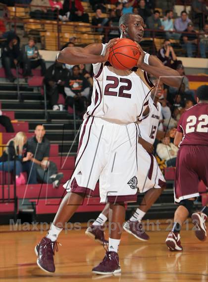 Thumbnail 3 in Sunrise Christian Academy vs. Lewisville (Fantasy of Lights) photogallery.