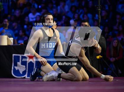 Thumbnail 1 in UIL Wrestling 5A Finals (106 lb - 138 lb) photogallery.