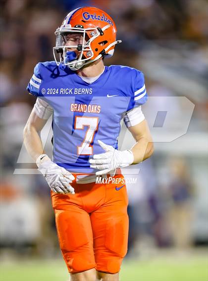 Thumbnail 2 in Grand Oaks vs College Park photogallery.