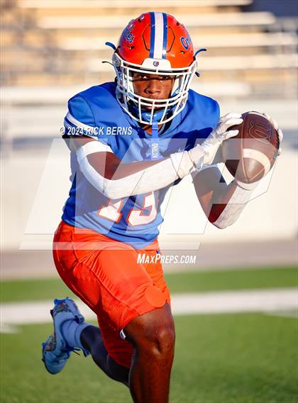 Thumbnail 1 in Grand Oaks vs College Park photogallery.