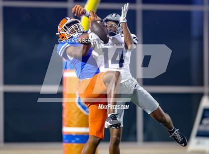 Thumbnail 3 in Grand Oaks vs College Park photogallery.