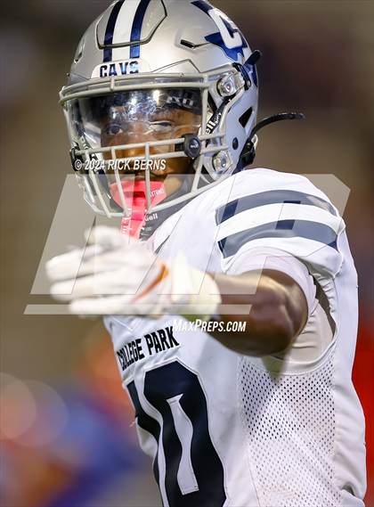 Thumbnail 1 in Grand Oaks vs College Park photogallery.