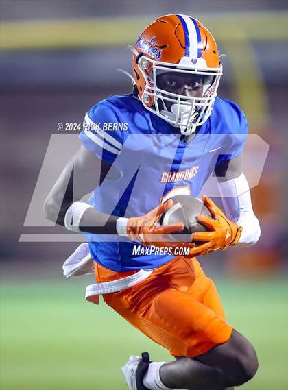 Thumbnail 2 in Grand Oaks vs College Park photogallery.
