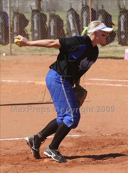 Thumbnail 2 in Los Alamitos vs. Norco (MaxPreps Tournament of Champions) photogallery.