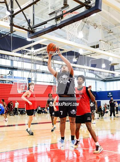 Thumbnail 3 in Long Island Lutheran Vs Kennedy (NYC Elite 32 Fall Brawl Tipoff) photogallery.