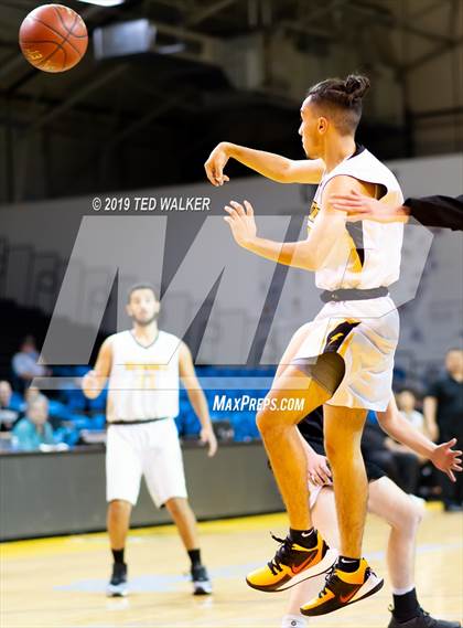 Thumbnail 2 in Mountain View vs. Wilcox (S.C. Warriors/Aptos Tournament) photogallery.