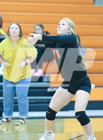 Thumbnail 3 in Grand Saline vs Alba-Golden photogallery.