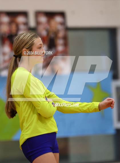 Thumbnail 2 in Grand Saline vs Alba-Golden photogallery.