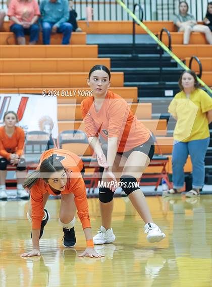 Thumbnail 2 in Grand Saline vs Alba-Golden photogallery.