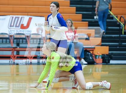 Thumbnail 2 in Grand Saline vs Alba-Golden photogallery.