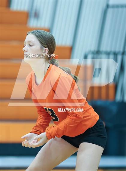 Thumbnail 2 in Grand Saline vs Alba-Golden photogallery.