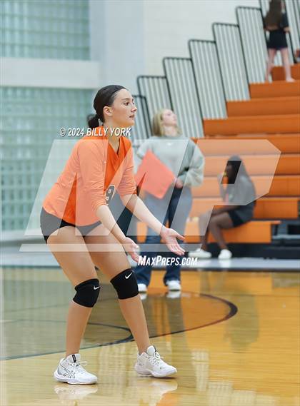 Thumbnail 1 in Grand Saline vs Alba-Golden photogallery.