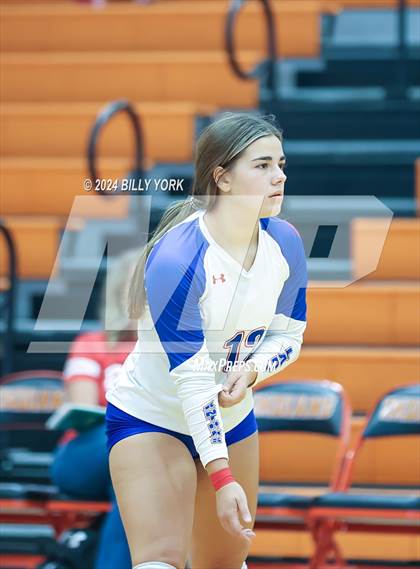 Thumbnail 1 in Grand Saline vs Alba-Golden photogallery.
