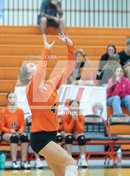 Thumbnail 1 in Grand Saline vs Alba-Golden photogallery.
