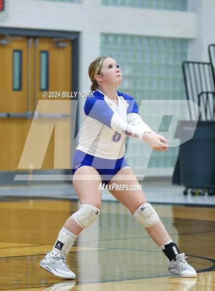 Thumbnail 2 in Grand Saline vs Alba-Golden photogallery.