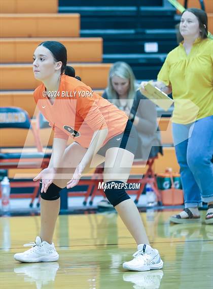 Thumbnail 1 in Grand Saline vs Alba-Golden photogallery.