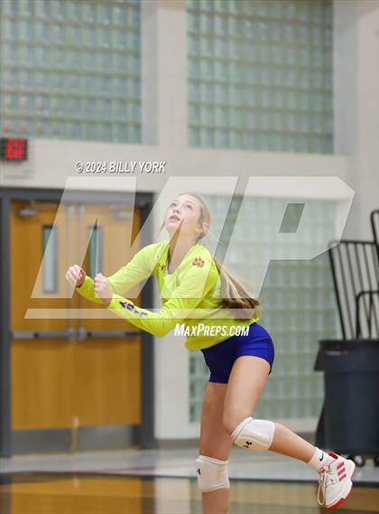 Thumbnail 3 in Grand Saline vs Alba-Golden photogallery.