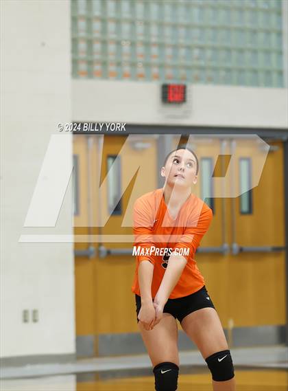 Thumbnail 2 in Grand Saline vs Alba-Golden photogallery.