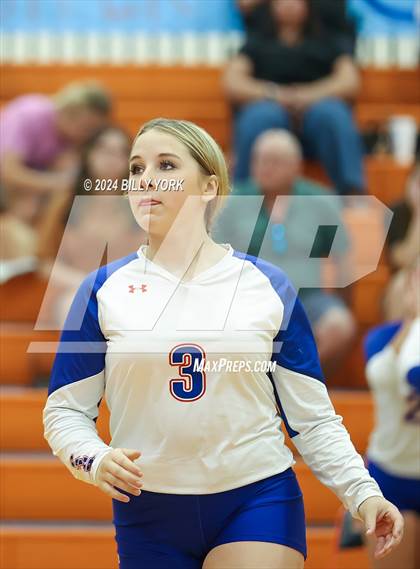 Thumbnail 2 in Grand Saline vs Alba-Golden photogallery.