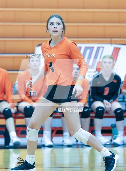 Thumbnail 1 in Grand Saline vs Alba-Golden photogallery.