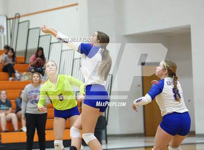 Thumbnail 3 in Grand Saline vs Alba-Golden photogallery.