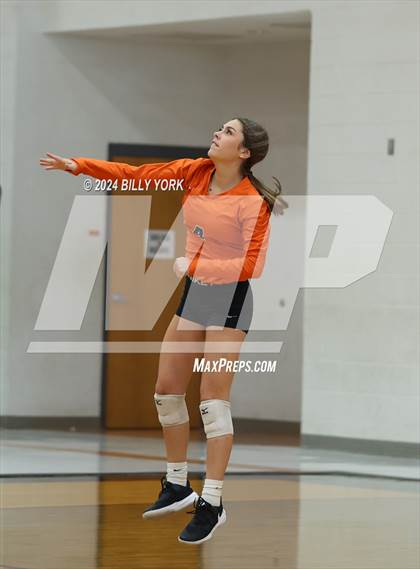 Thumbnail 3 in Grand Saline vs Alba-Golden photogallery.