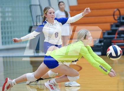 Thumbnail 1 in Grand Saline vs Alba-Golden photogallery.