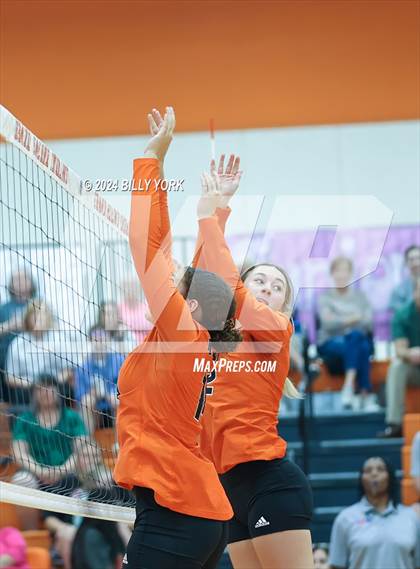 Thumbnail 2 in Grand Saline vs Alba-Golden photogallery.