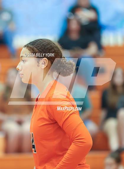Thumbnail 2 in Grand Saline vs Alba-Golden photogallery.
