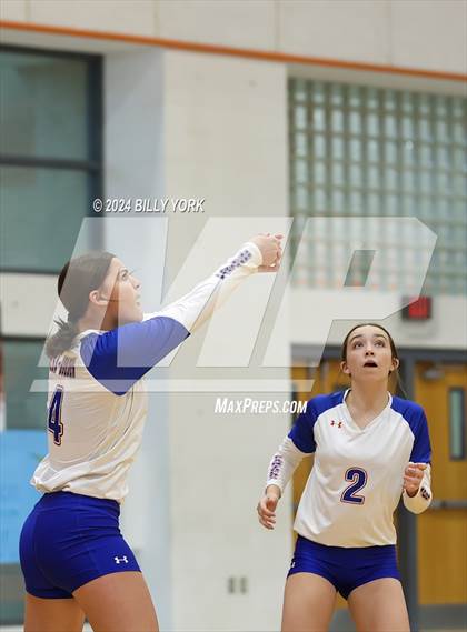 Thumbnail 2 in Grand Saline vs Alba-Golden photogallery.