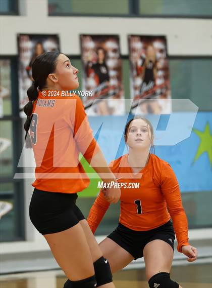 Thumbnail 3 in Grand Saline vs Alba-Golden photogallery.