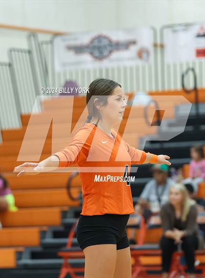 Thumbnail 2 in Grand Saline vs Alba-Golden photogallery.