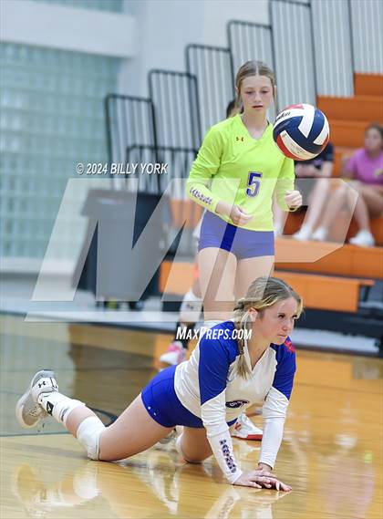 Thumbnail 3 in Grand Saline vs Alba-Golden photogallery.