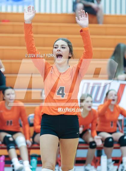 Thumbnail 2 in Grand Saline vs Alba-Golden photogallery.