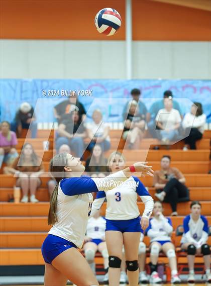 Thumbnail 2 in Grand Saline vs Alba-Golden photogallery.