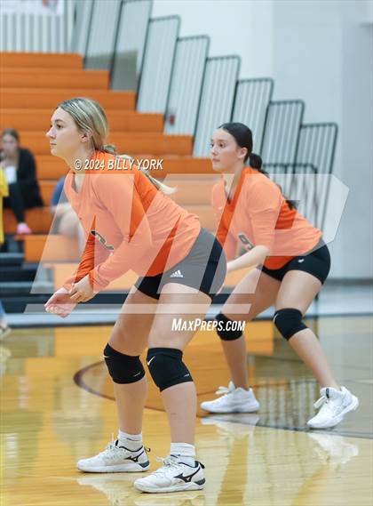 Thumbnail 3 in Grand Saline vs Alba-Golden photogallery.