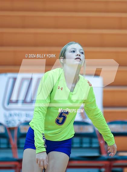 Thumbnail 2 in Grand Saline vs Alba-Golden photogallery.