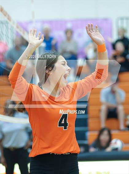 Thumbnail 3 in Grand Saline vs Alba-Golden photogallery.