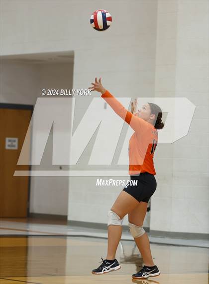 Thumbnail 2 in Grand Saline vs Alba-Golden photogallery.