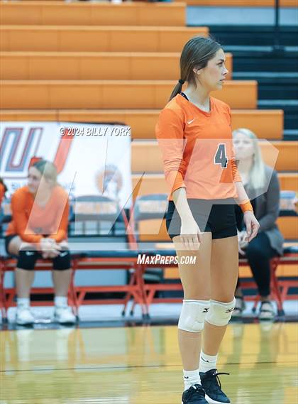 Thumbnail 3 in Grand Saline vs Alba-Golden photogallery.