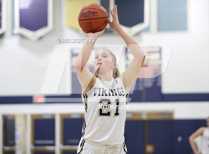 Thumbnail 1 in Hilliard Bradley vs Teays Valley (OHSAA D1 Sectional) photogallery.