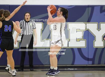 Thumbnail 1 in Hilliard Bradley vs Teays Valley (OHSAA D1 Sectional) photogallery.