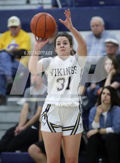 Thumbnail 1 in Hilliard Bradley vs Teays Valley (OHSAA D1 Sectional) photogallery.