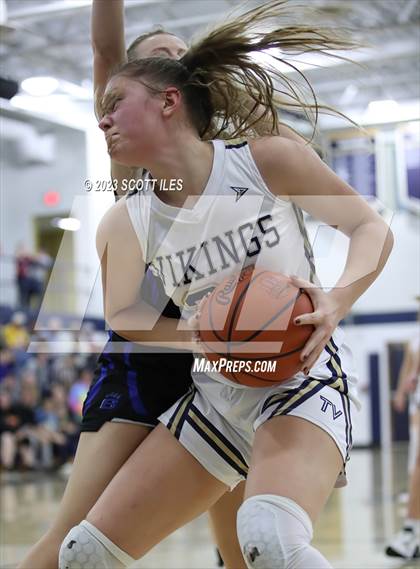 Thumbnail 3 in Hilliard Bradley vs Teays Valley (OHSAA D1 Sectional) photogallery.