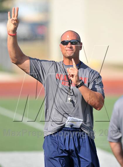 Thumbnail 2 in Fossil Ridge Black @ Grapevine White photogallery.