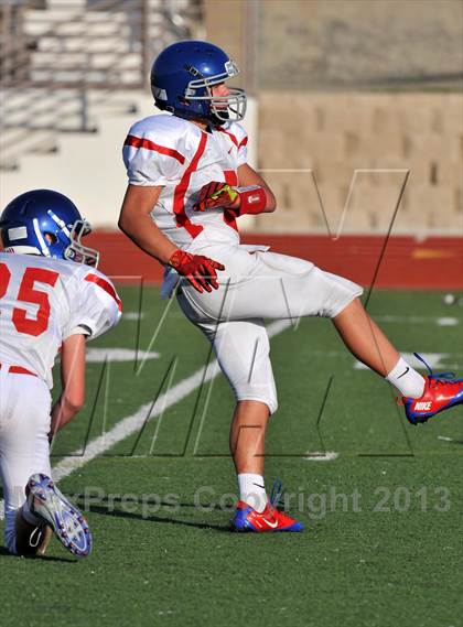 Thumbnail 1 in Fossil Ridge Black @ Grapevine White photogallery.