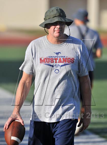 Thumbnail 2 in Fossil Ridge Black @ Grapevine White photogallery.
