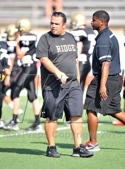 Thumbnail 1 in Fossil Ridge Black @ Grapevine White photogallery.