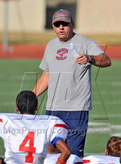 Thumbnail 1 in Fossil Ridge Black @ Grapevine White photogallery.