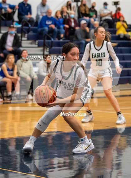 Thumbnail 2 in Klahowya vs. Bellevue Christian (WIAA 1A District Playoff) photogallery.